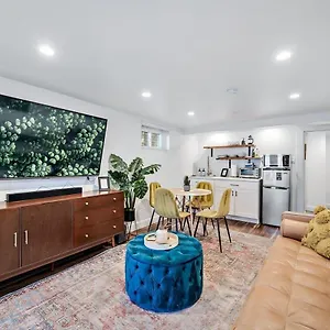 Stylish 2 Bedroom Apt Steps From Regis Tennyson St Denver